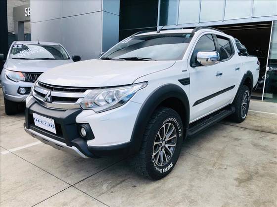 MITSUBISHI L200 TRITON 2.4 16V TURBO DIESEL OUTDOOR HPE-S CD 4X4 AUTOMÁTICO MITSUBISHI L200 TRITON 2.4 16V TURBO DIESEL OUTDOOR HPE-S CD 4X4 AUTOMÁTICO